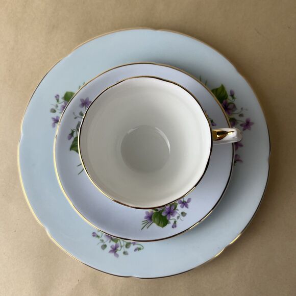 HTF VTG Royal Grafton Fine Bone China “Violets” Teacup Saucer Plate Trio England - Picture 2 of 14